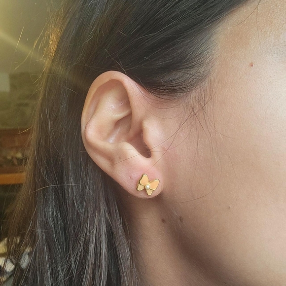 Vintage Dainty Tiny Butterfly Enamel Faux Pearl Stud Earrings - Picture 5 of 6